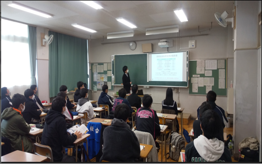 名古屋市立桜台高等学校で電気・電子情報工学系の竹内啓悟准教授が模擬授業を行いました