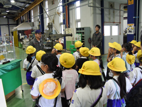 豊橋市立天伯小学校の2年生が大学見学を実施しました
