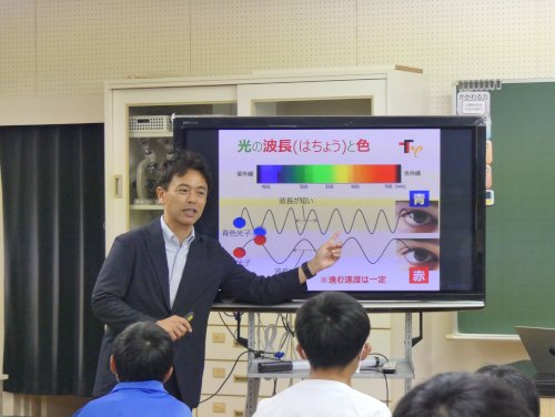 湖西市立白須賀中学校で先端農業・バイオリサーチセンター 髙山 弘太郎センター長、磯山 侑里特任准教授が出前授業を行いました