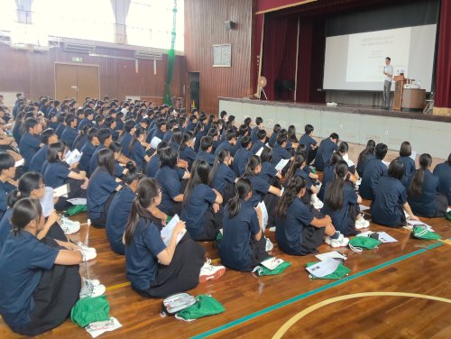 国府高校で建築・都市システム学系 松田達也准教授が出前授業を行いました